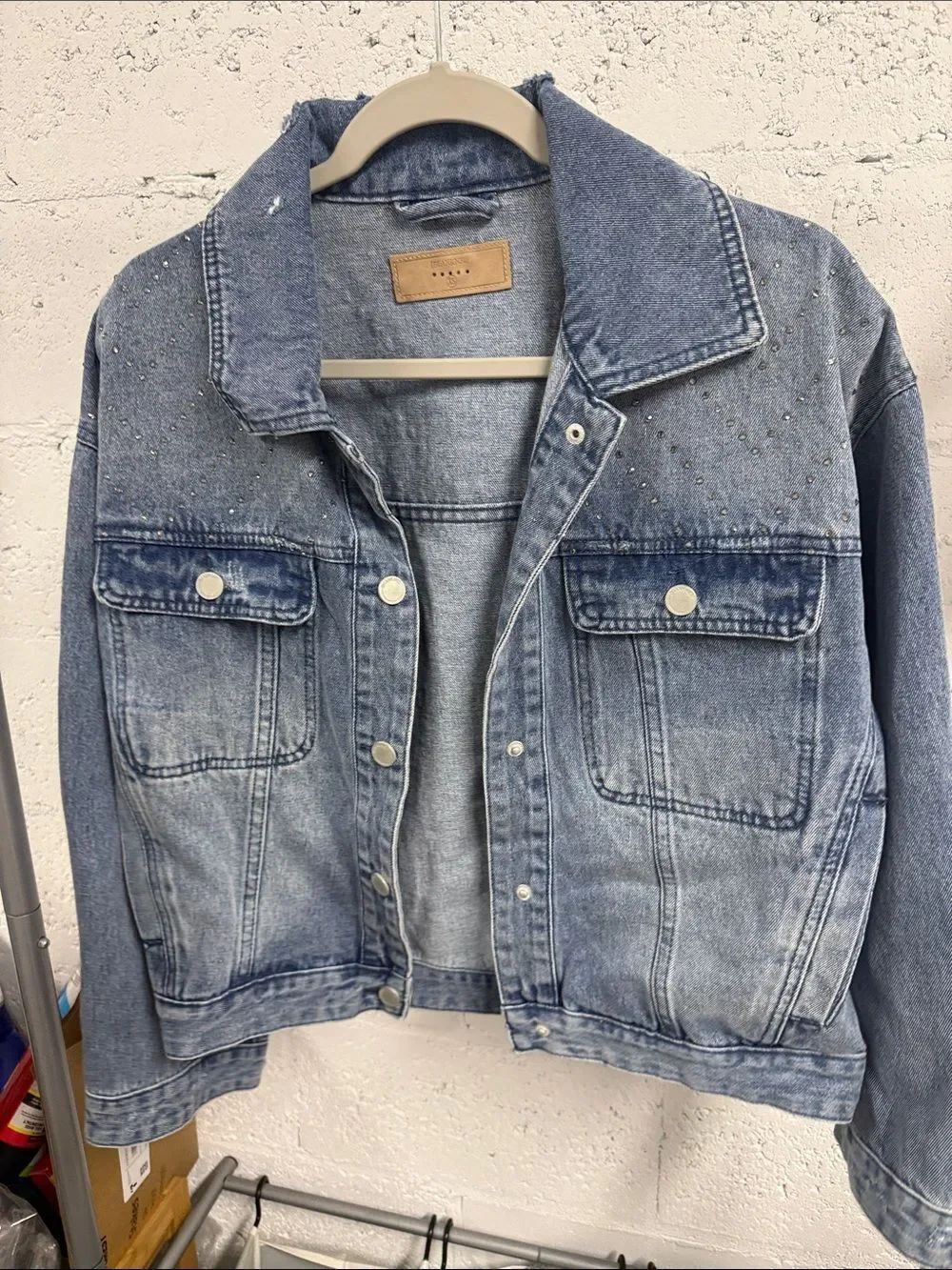 BLANK NYC Light Wash Denim Jacket with Rhinestone Stud Detail Size XS NEVER WORN